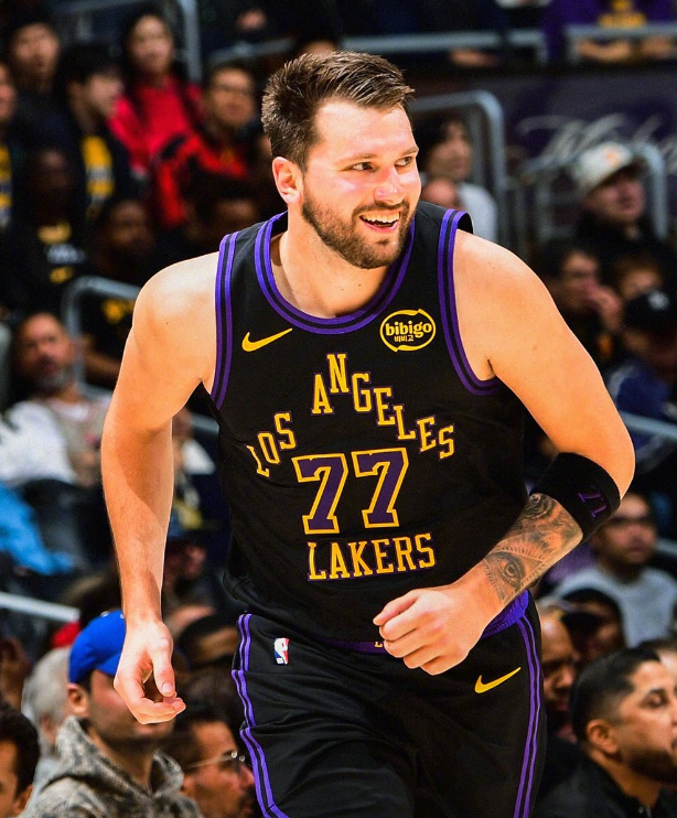 PG模拟器-詹姆斯造NBA神迹！东契奇42+5+12完胜哈登，湖人轻取骑士18战16胜